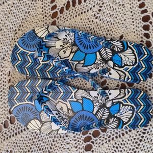 Vera Bradley Size Large Flip Flops